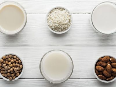 В Starbucks перестали называть молоком растительные напитки