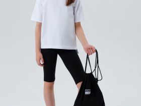 Комплект для занятий спортом: футболка, шорты для девочки