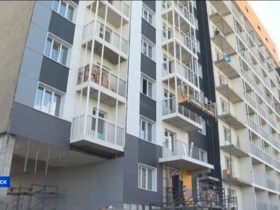 Партдесант «Единой России» проконтролировал ход строительства многоквартирного дома для детей-сирот