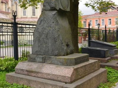 Могила Шкота П.Я. (1815-1880), вице-адмирала