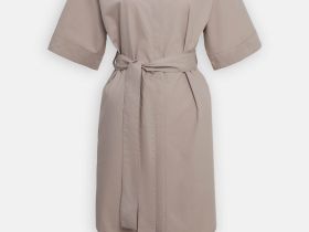 Платье с коротким рукавом и поясом