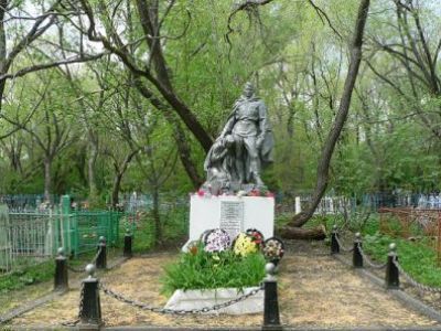 Братская могила с захоронением воинов, погибших в период Великой Отечественной войны 1941-1945 гг.