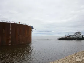 В русло реки вывели второй коффердам для строительства Ленского моста
