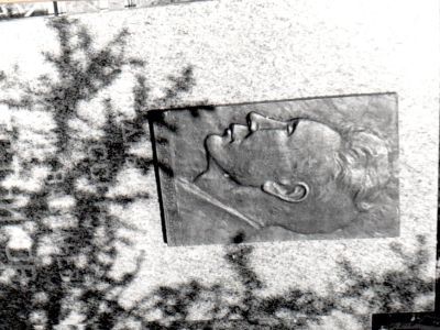 Могила Местникова Василия Васильевича (1908-1958) - народного артиста СССР