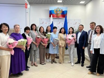 Удостоверения ветеранов труда торжественно вручили восьми жителям Якутии