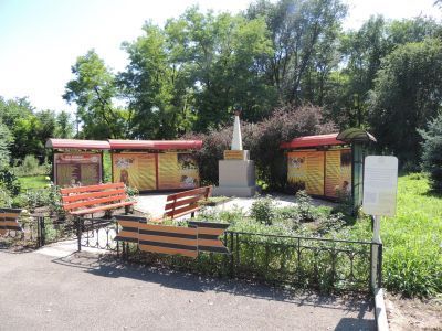 Мемориал воинам-землякам, погибшим в годы Великой Отечественной войны, с братской могилой неизвестных солдат