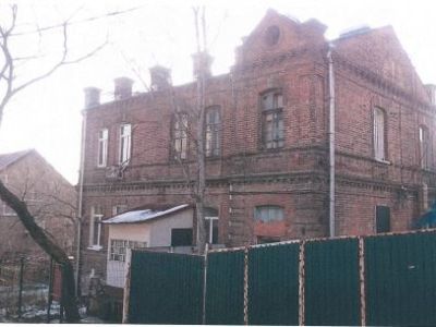 Дом жилой. Здесь жил известный мореплаватель и организатор китобойного промысла на Дальнем Востоке Дыдымов Аким Егорович