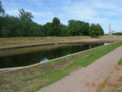 Земляная крепость, построенная по приказу Петра I в 1704-1708 гг в связи с опасностью вторжения войск короля Карла XII