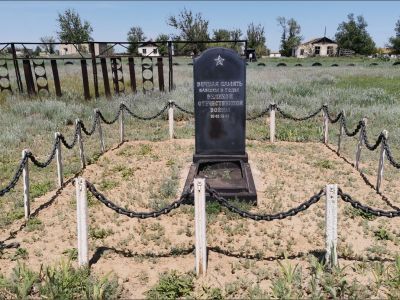Братская могила советских воинов, погибших в период Сталинградской битвы