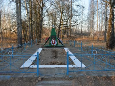 Братская могила советских воинов и мирных жителей, погибших в годы Великой Отечественной войны от рук фашистских палачей