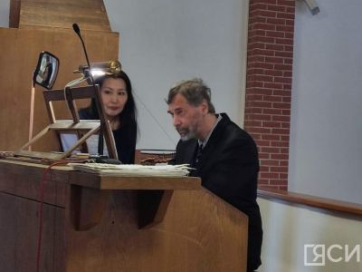 Видео: профессор Санкт-Петербургской консерватории Даниэль Зарецкий дал органный концерт в Якутске