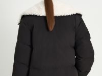 Пуховик с опушкой и воротником-стойкой