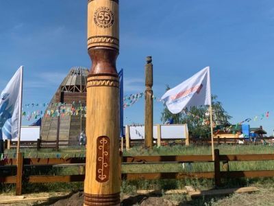 На Ысыахе Туймаады установили сэргэ 55-летия газификации Якутии