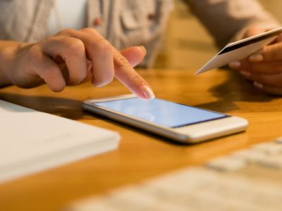 Стоит ли получать зарплату на кредитную карту?