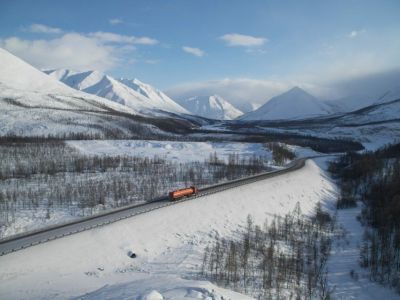 В Якутии после схода лавин на участке трассы «Колыма» открыли движение для транспорта