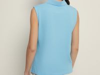 Поло без рукавов приталенного силуэта