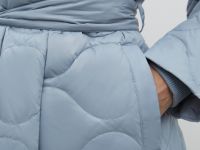 Стеганое пуховое пальто с поясом