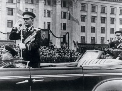 Минобороны показало эксклюзивные фото полководцев на парадах