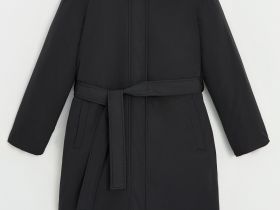 Пуховое пальто с поясом и капюшоном