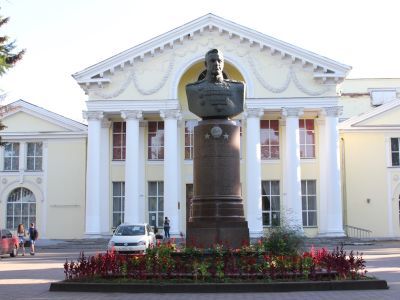 Бюст дважды Героя Советского Союза К.К.Рокоссовского