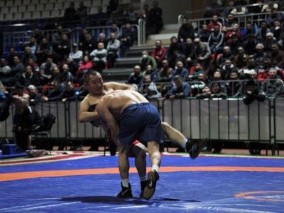 ФОТОРЕПОРТАЖ. В Якутске наслега сразились за УАЗ-микроавтобус на турнире по хапсагаю