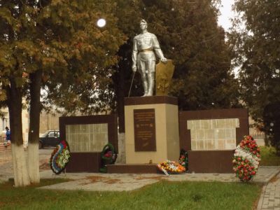 "Братская могила советских воинов, павших в боях в период Великой Отечественной войны"