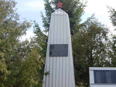 Братская могила 8-ми бедняков, убитых в 1917 г. во время кулацкого восстания