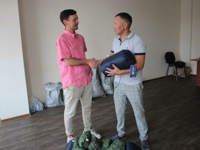 Редакция ЯСИА передала гуманитарную помощь для Верхоянского района