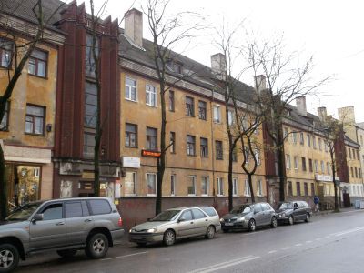 Дом жилой с рельефами