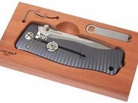 Нож складной LionSteel SR1 V (VIOLET), сталь Sleipner Satin Finish, рукоять титан по технологии SOLID®, фиолетовый