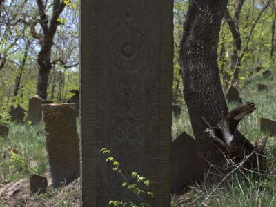 Стела надмогильная