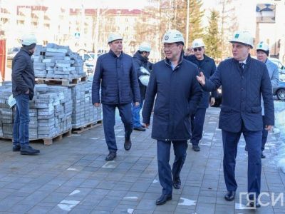 Глава Якутии проверил, как идет строительство крупных социальных объектов в Мирном