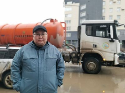 Городские службы Якутска сосредоточены на откачке талых вод из-под аварийных домов