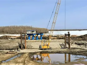На левом берегу Лены бетонируют ростверк второй опоры Ленского моста