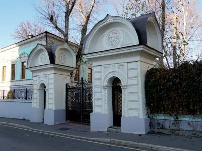 Городская усадьба Морозовых, XVIII в. - начало XX в.: - Пилоны ворот с калитками, 1864 г.