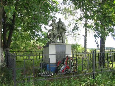 Братская могила советских воинов