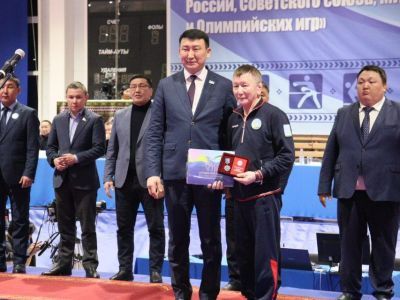 В Усть-Алданском районе дали старт чемпионату Якутии по вольной борьбе памяти Николая Тарского