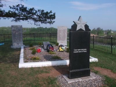 Братская могила воинов Советской Армии, погибших в 1944 г.