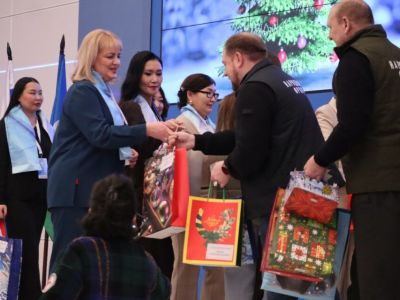 Участники конкурса «Учитель года» передали новогодние подарки для детей из семей участников СВО
