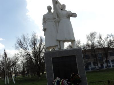 Памятник воинам-землякам, погибшим в 1941-45 гг.