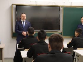 Герой России Артур Орлов посетил Якутскую кадетскую школу-интернат