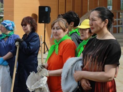 В Якутске очистили площадку Водяновой и территорию Талого озера