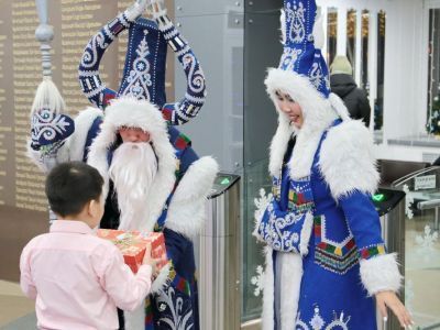 У "Елки добра" всегда многолюдно