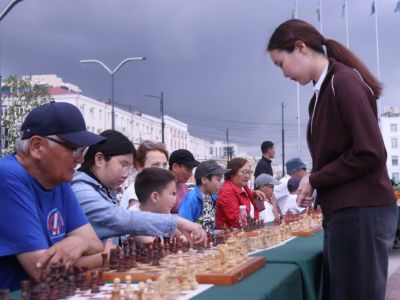 В Якутии провели сеанс одновременной игры в шахматы на 100 досках