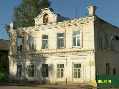 Дом жилой с магазином