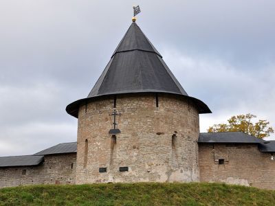 Башня Изборская, с воротами