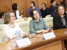 Глава Якутии наградил победителей и призеров всероссийской олимпиады школьников