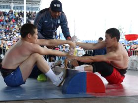 Сенсационные схватки по мас-рестлингу прошли на Играх Манчаары