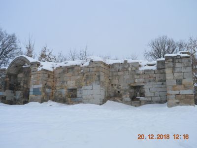 Остатки ограды