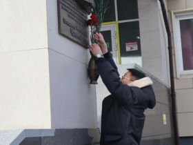 В Якутске почтили память Владимира Членова в день его 75-летия